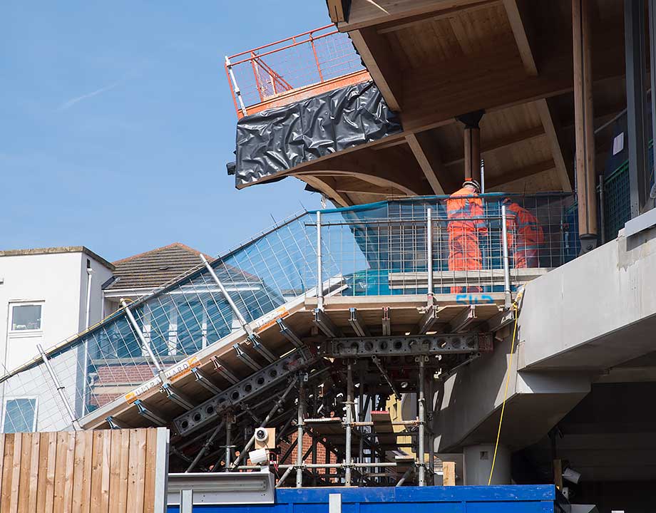 Photographed on 3rd April 2017 @ 13:07
This is picture number 1 of 99 Crossrail