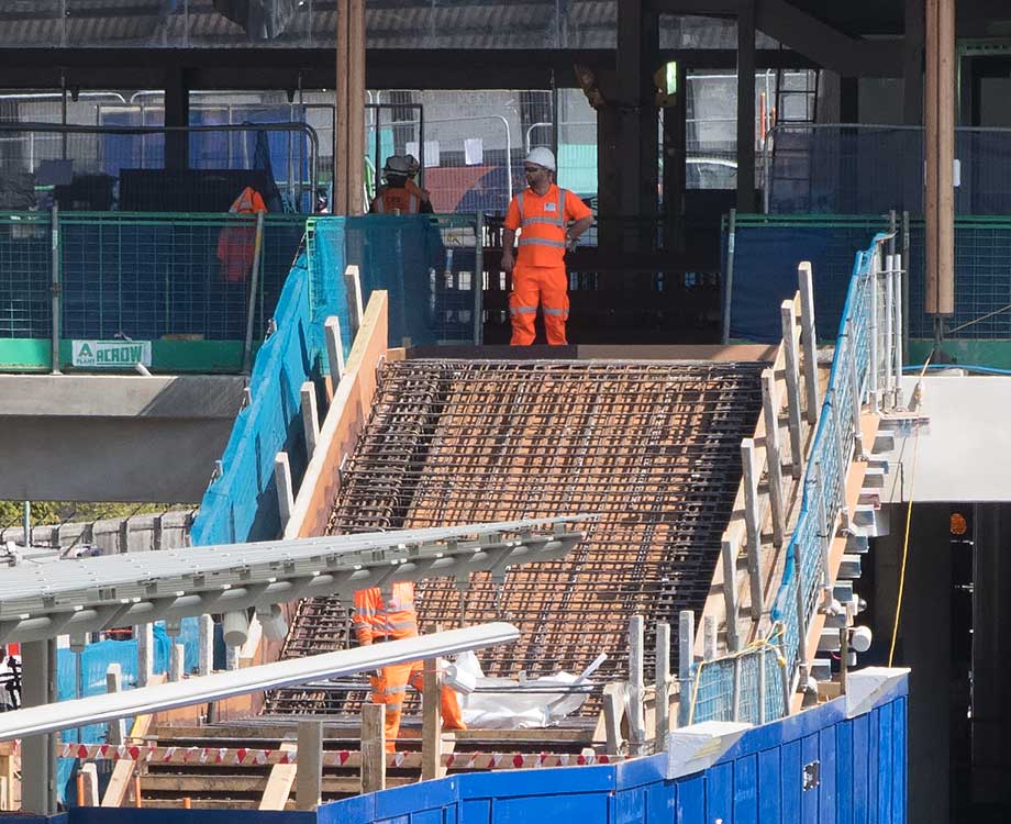 Photographed on 7th April 2017 @ 13:11
This is picture number 12 of 99 Crossrail