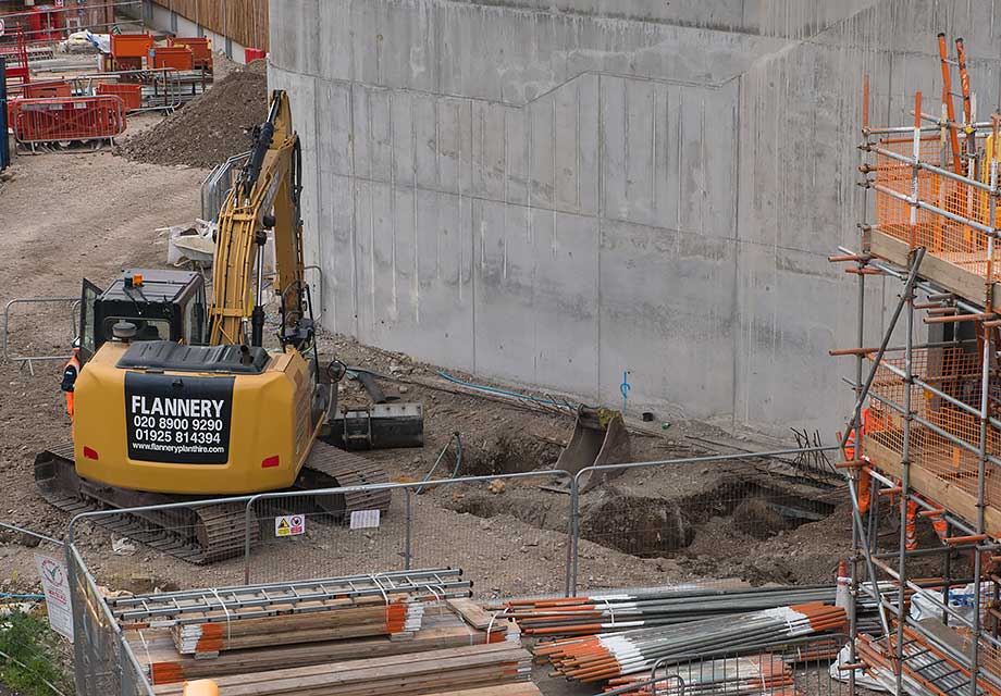Photographed on 12th April 2017 @ 08:23
This is picture number 54 of 99 Crossrail